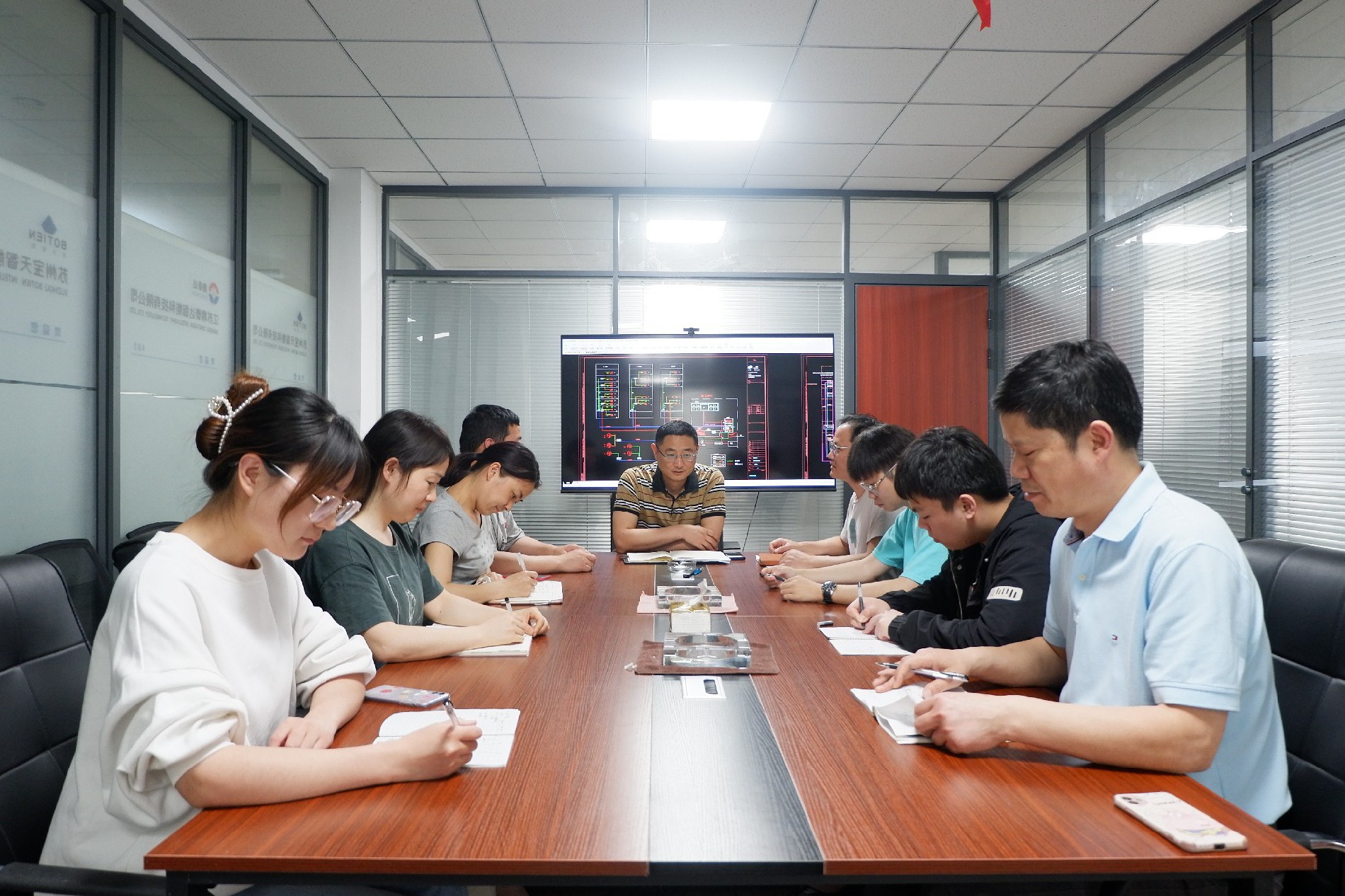 設計方案討論會議中